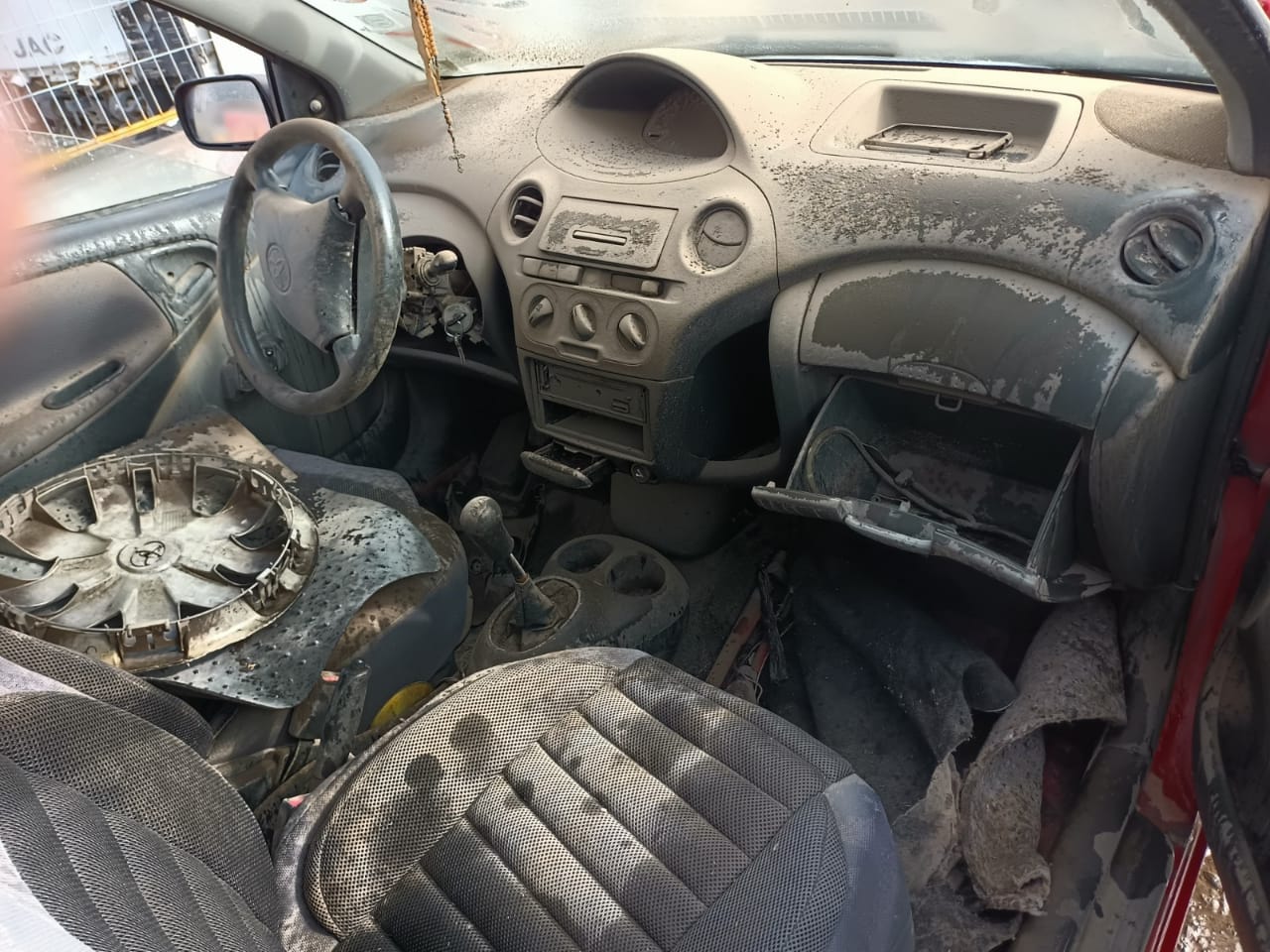  Toyota YARIS 2000    EN DESARME